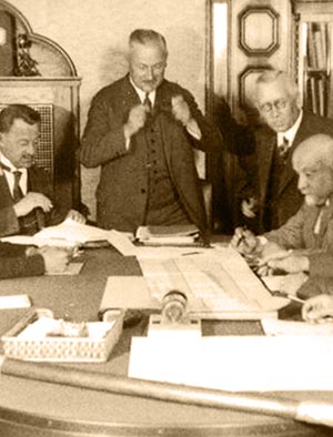 Die 3 Neugründer 1945 am Tisch sitzend